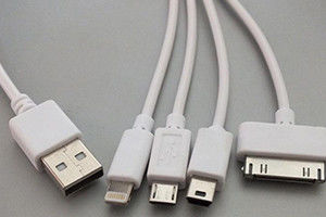 Máquina de moldeo por inyección de plástico vertical de 20 toneladas para cable USB