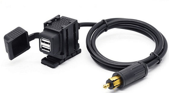 Máquina de moldeo por inyección de plástico vertical de 85 toneladas utilizada para cargador de automóviles USB