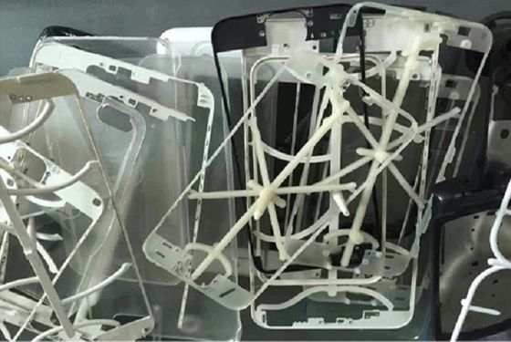 Máquina de moldeo por inyección vertical de alta precisión para piezas de teléfonos móviles