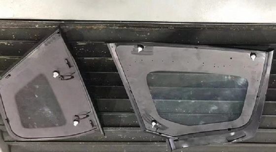 Máquina de moldeo por inyección de una sola diapositiva vertical de 85 toneladas para vidrio triangular de automóviles