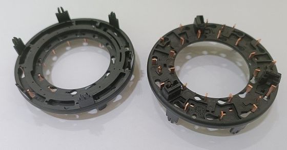 Máquina de moldeo por inyección de mesa rotativa vertical utilizada para soportes de bombillas de faros de automóviles