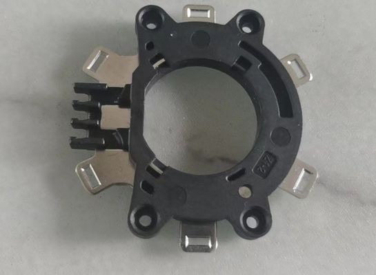 Máquina de fabricación de retenedores de contacto de cuerno Máquina de moldeo por inyección de mesa rotativa vertical