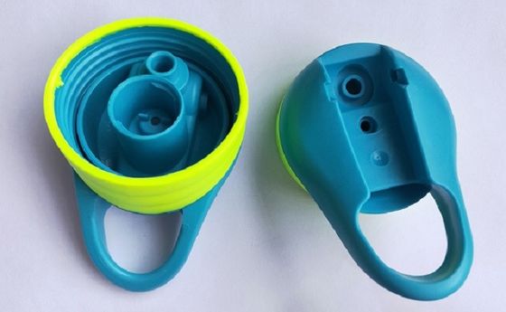 Máquina de moldeo por inyección vertical de doble color de 120 toneladas utilizada para tapa de taza de dos colores