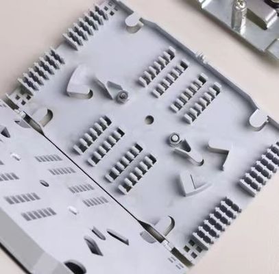 Máquina de moldeo por inyección vertical de alta velocidad de plástico de 55 toneladas, eficiente y duradera, utilizada para equipos de comunicación de repuesto