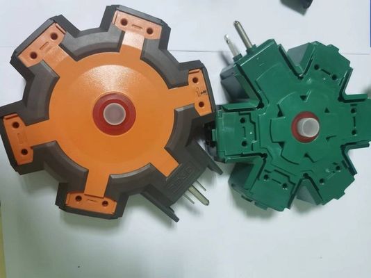 Máquina de moldeo por inyección vertical de doble color de 170 toneladas para la extensión de la salida