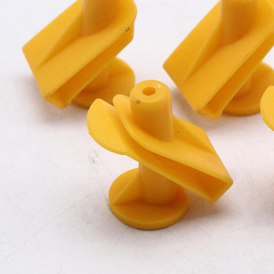 Máquina de moldeo por inyección de diapositiva única vertical para clips de montaje en el bastidor del vehículo