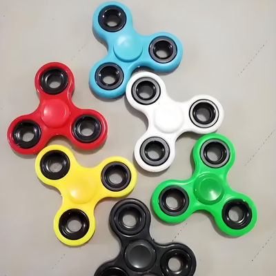 Máquina de moldeo por inyección vertical de dos colores de 120 toneladas para la fabricación de giroscopios