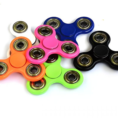 Máquina de moldeo por inyección vertical de dos colores de 120 toneladas para la fabricación de giroscopios
