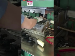 Máquina de moldeo por inyección de conectores de alta tensión de 55 toneladas con tipo C blanco